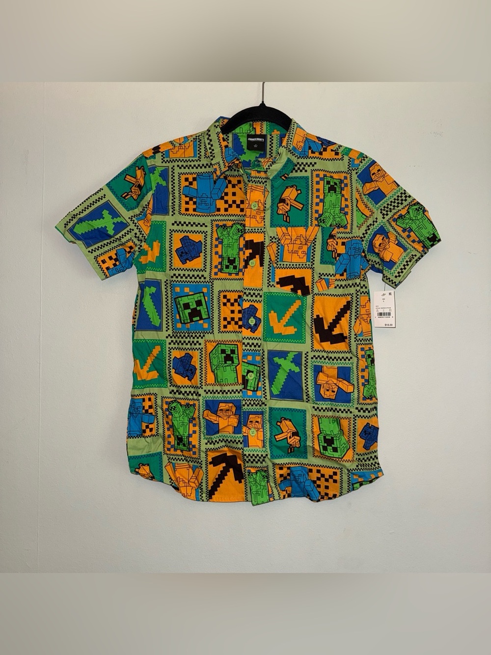 NWT MINECRAFT boys shirt w/pixelated characters items in a grid pattern sz L ✨
